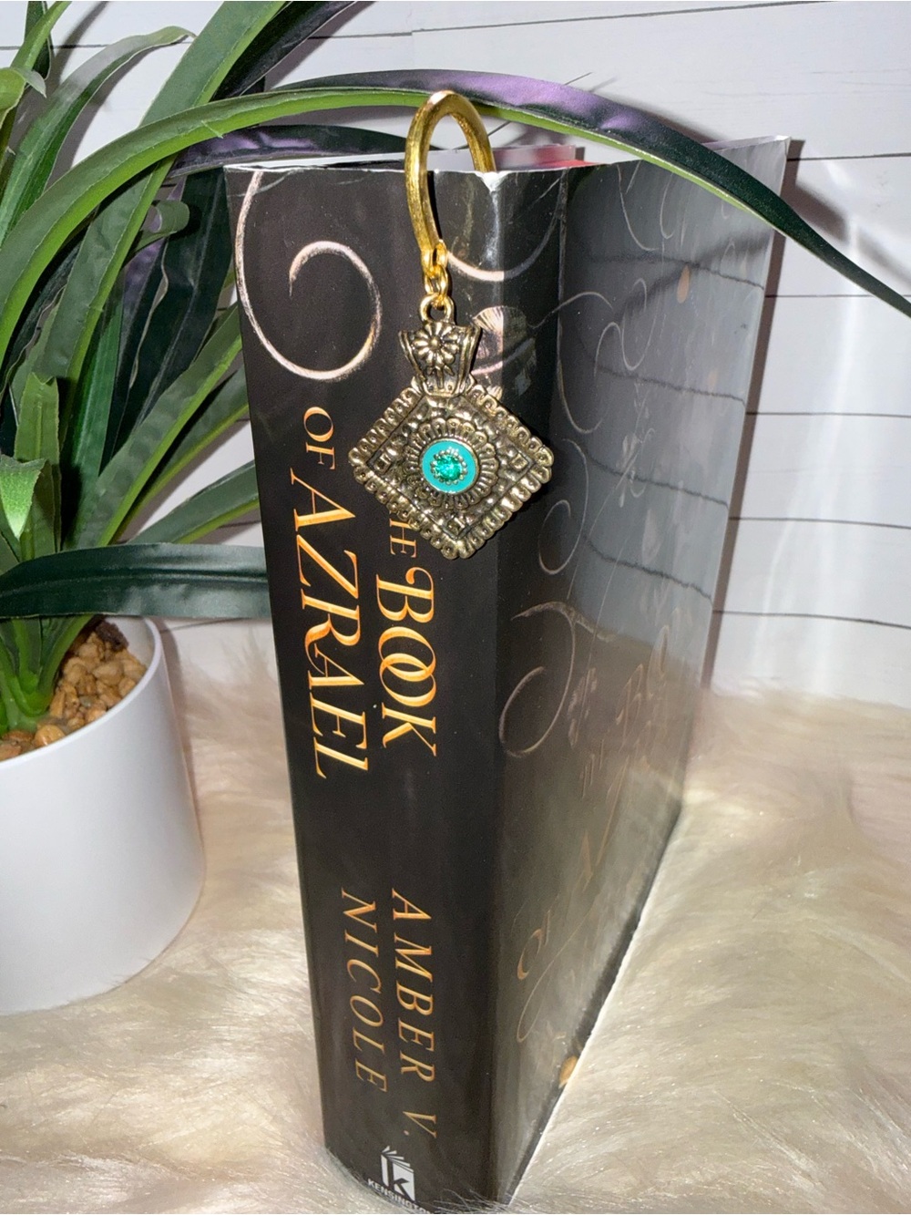 Vintage-Style Turquoise Gold Book Hook Bookmark